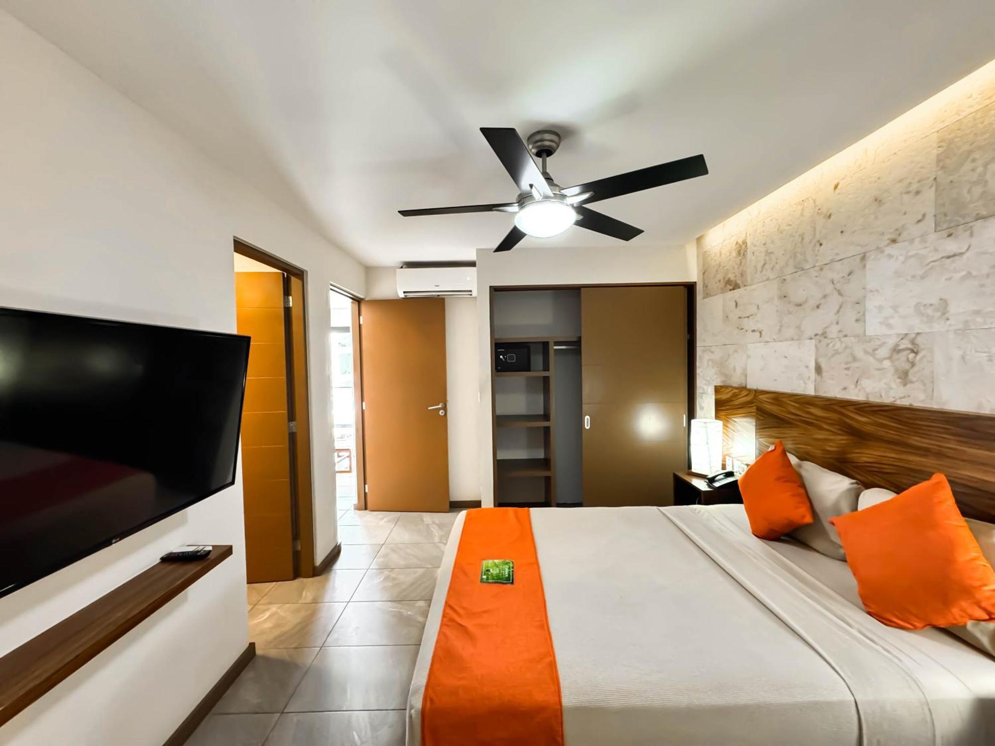 Grand Fifty Suites Плая-дель-Кармен Экстерьер фото
